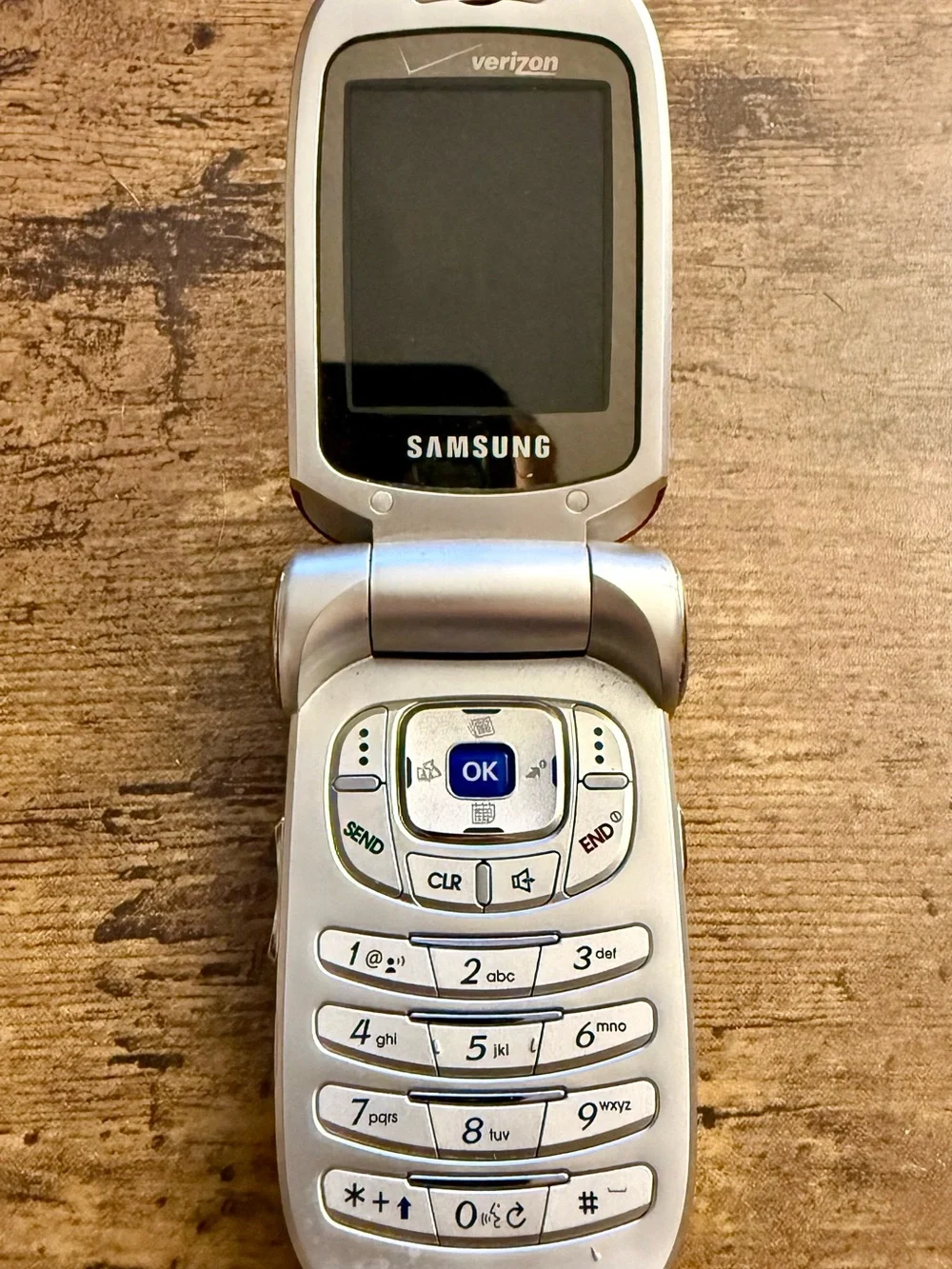 Samsung SCH-A950 - Red and Silver ( Verizon ) (untested)